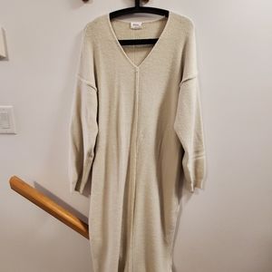 Aritzia Wilfred Free Hush Knit V-Neck Dress